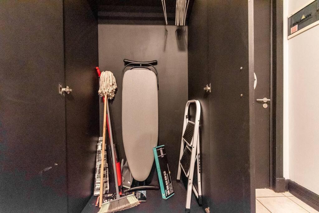 The Square 135- Studio With Free Parking, Pool & Gym Access Apartment Cape Town Luaran gambar