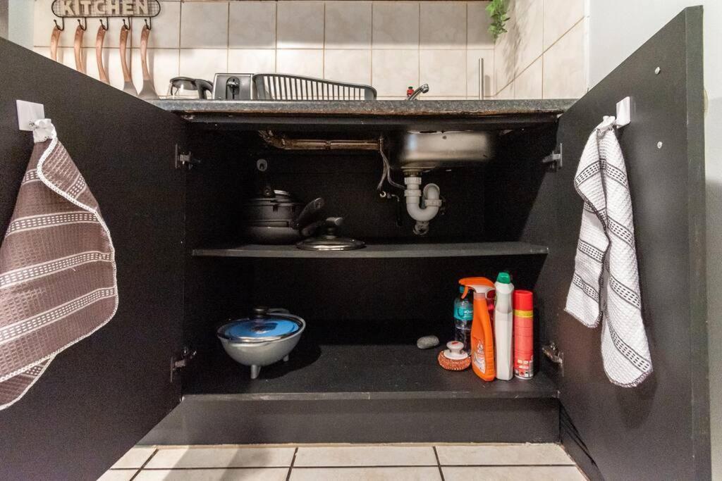 The Square 135- Studio With Free Parking, Pool & Gym Access Apartment Cape Town Luaran gambar