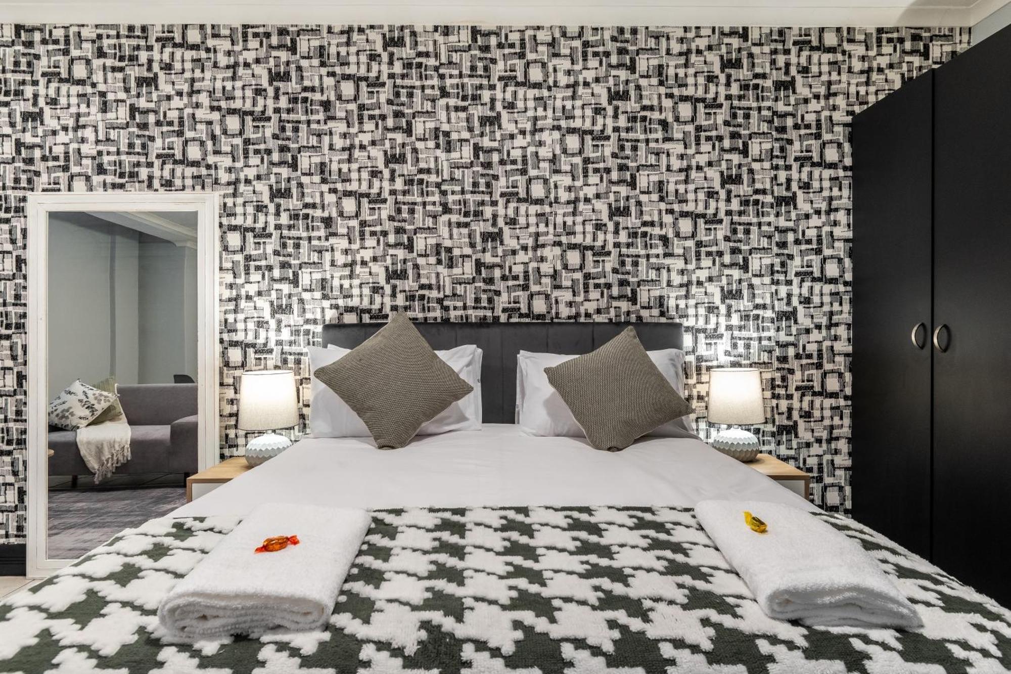 The Square 135- Studio With Free Parking, Pool & Gym Access Apartment Cape Town Luaran gambar