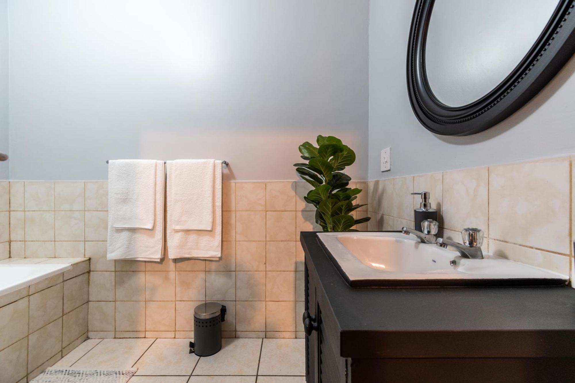 The Square 135- Studio With Free Parking, Pool & Gym Access Apartment Cape Town Luaran gambar