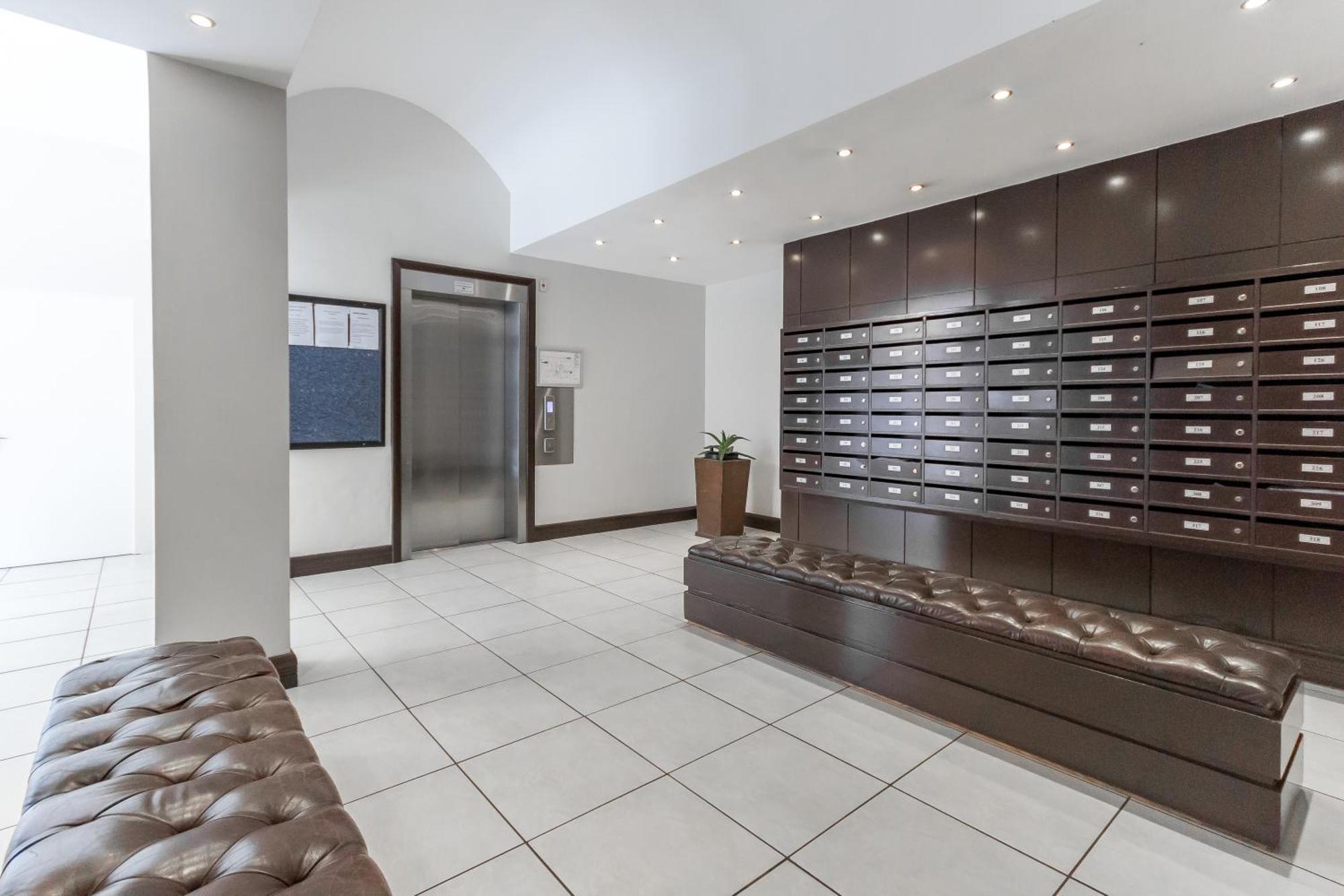The Square 135- Studio With Free Parking, Pool & Gym Access Apartment Cape Town Luaran gambar