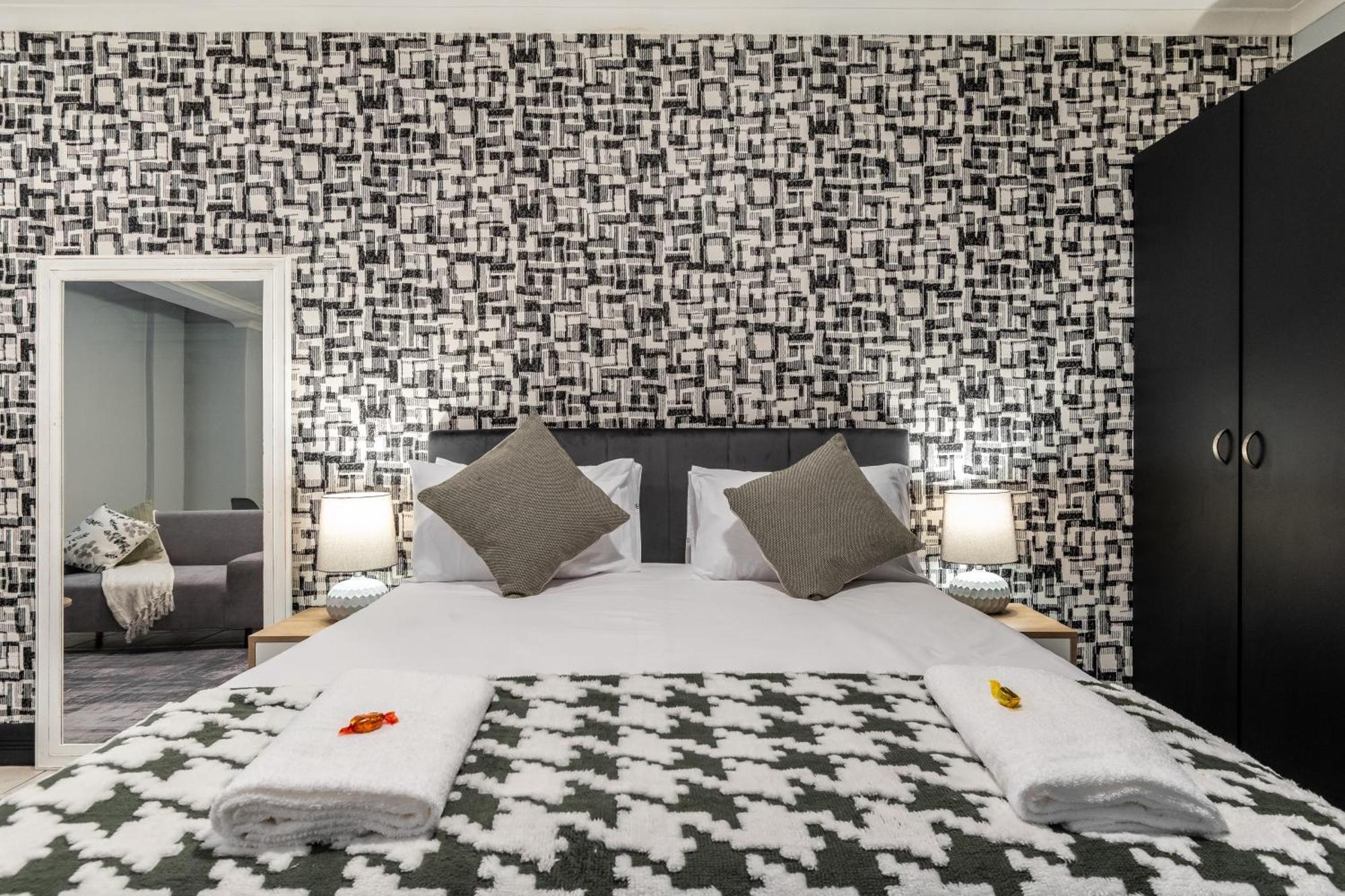 The Square 135- Studio With Free Parking, Pool & Gym Access Apartment Cape Town Luaran gambar